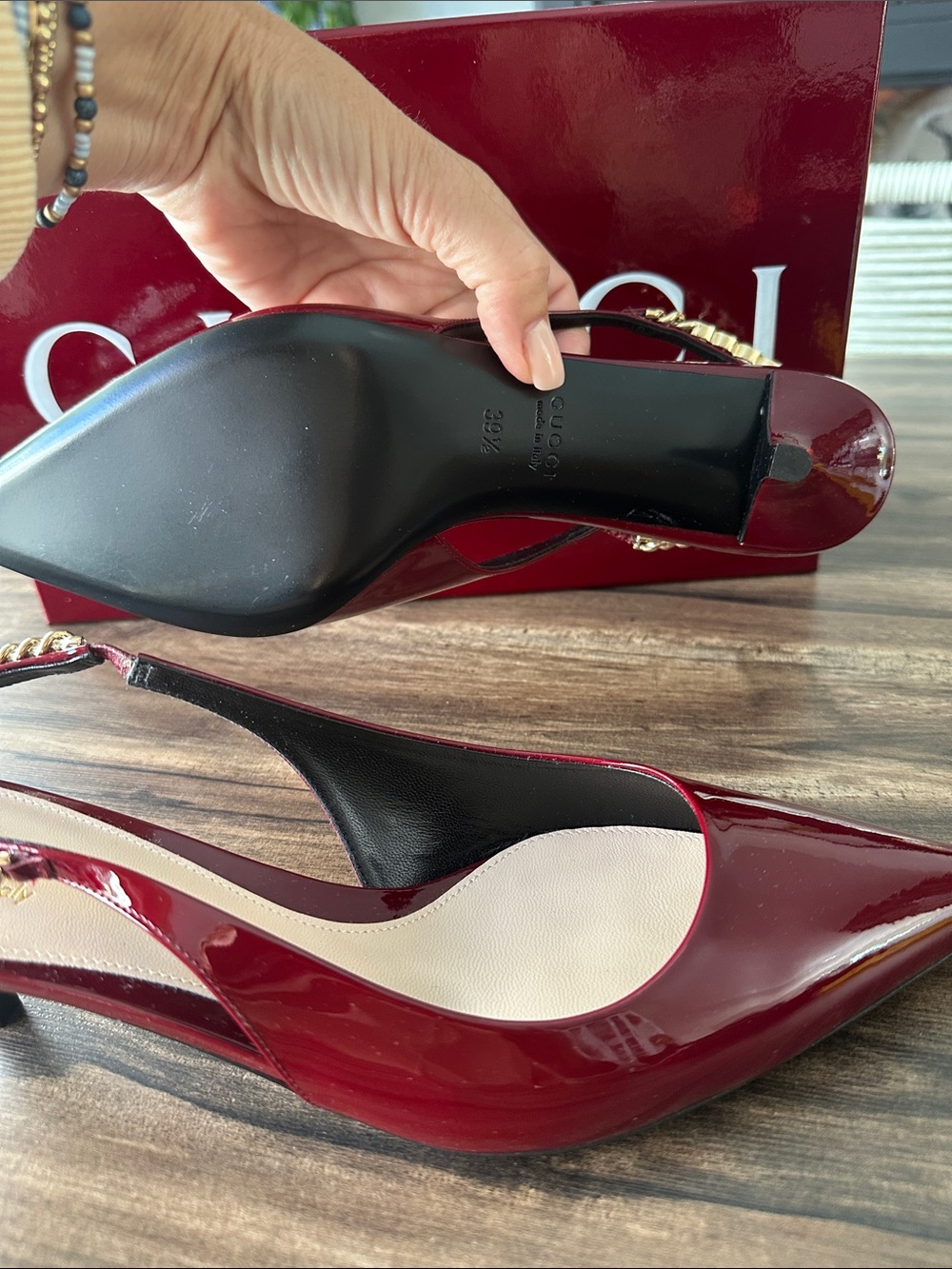 Gucci Signoria Burgundy Patent Leather Slingback Pumps with Gold Chain - Picture 4 of 10